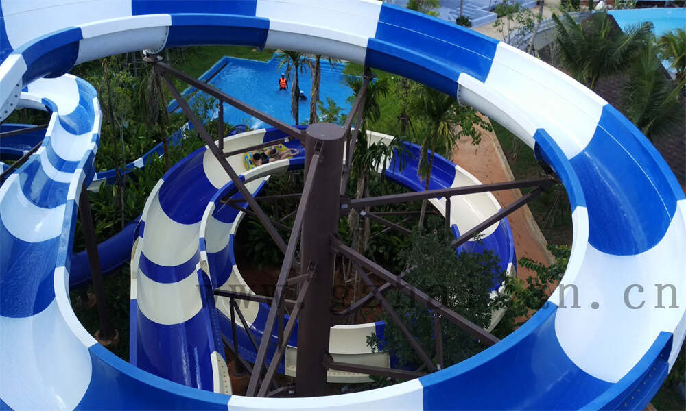 水上乐园欢乐无限,畅享清凉一夏